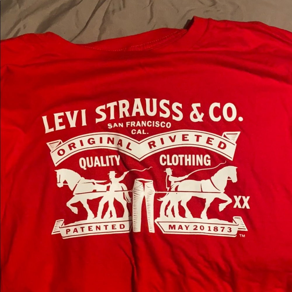 Levi’s t shirt